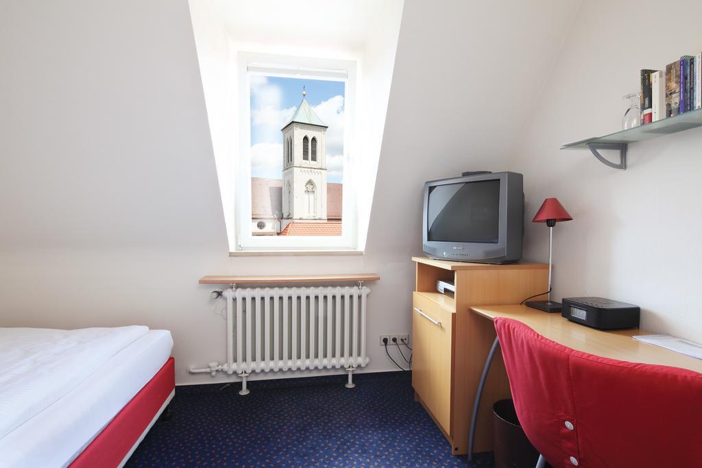 Hotel Am Rathaus Freiburg im Breisgau Szoba fotó